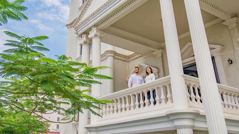 White Mansion 白色公馆 Hotel Phnompen Kültér fotó